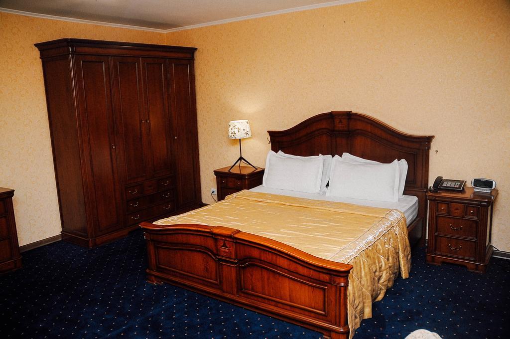 Dostyk Hotel Sjymkent Exteriör bild