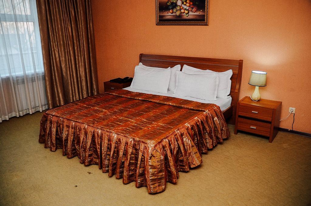 Dostyk Hotel Sjymkent Exteriör bild
