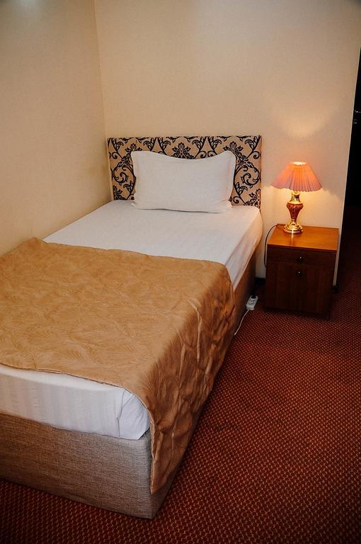 Dostyk Hotel Sjymkent Exteriör bild