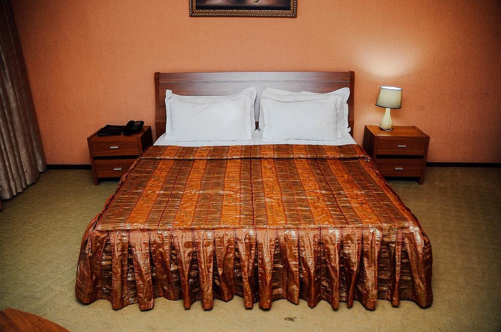 Dostyk Hotel Sjymkent Exteriör bild