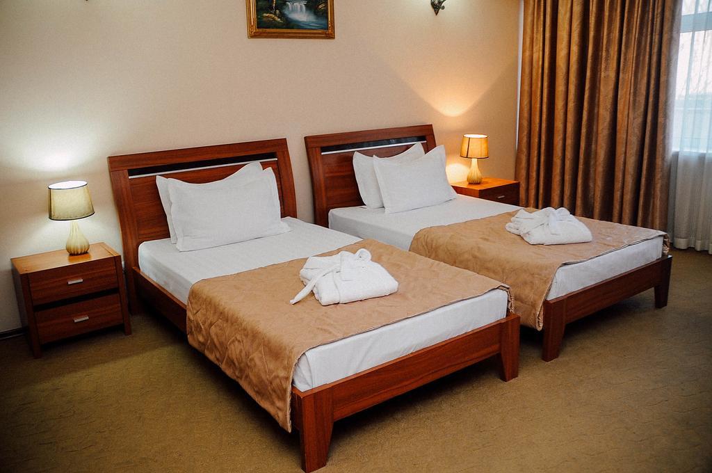 Dostyk Hotel Sjymkent Exteriör bild