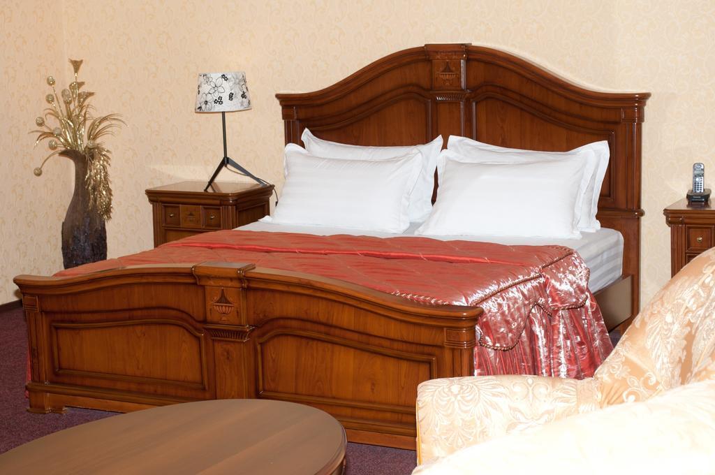 Dostyk Hotel Sjymkent Exteriör bild