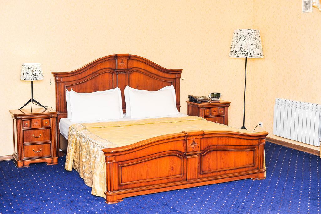 Dostyk Hotel Sjymkent Exteriör bild