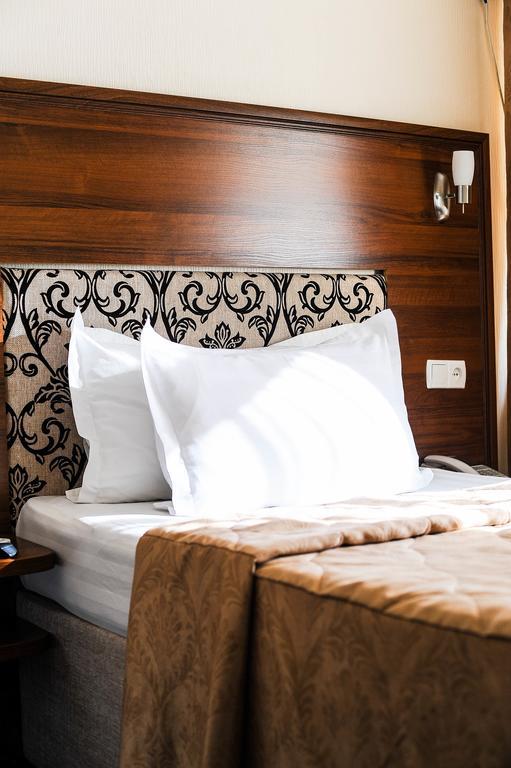 Dostyk Hotel Sjymkent Exteriör bild