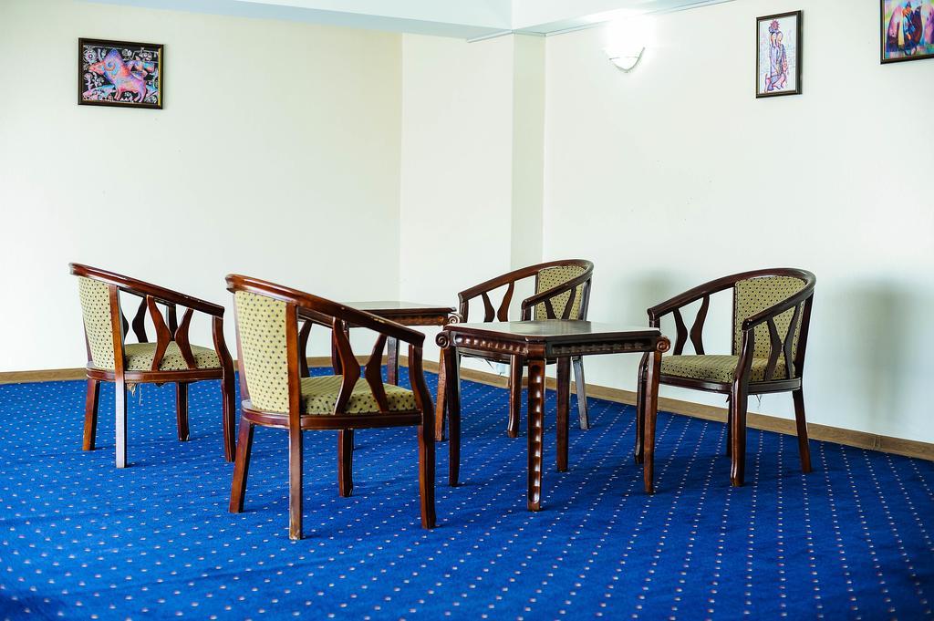 Dostyk Hotel Sjymkent Exteriör bild