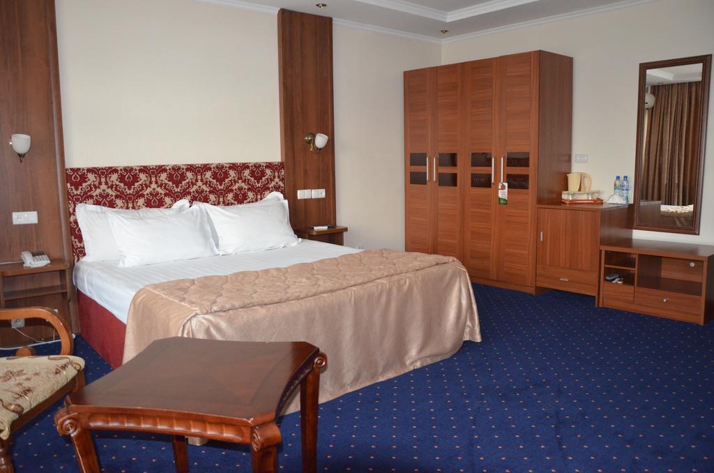 Dostyk Hotel Sjymkent Exteriör bild
