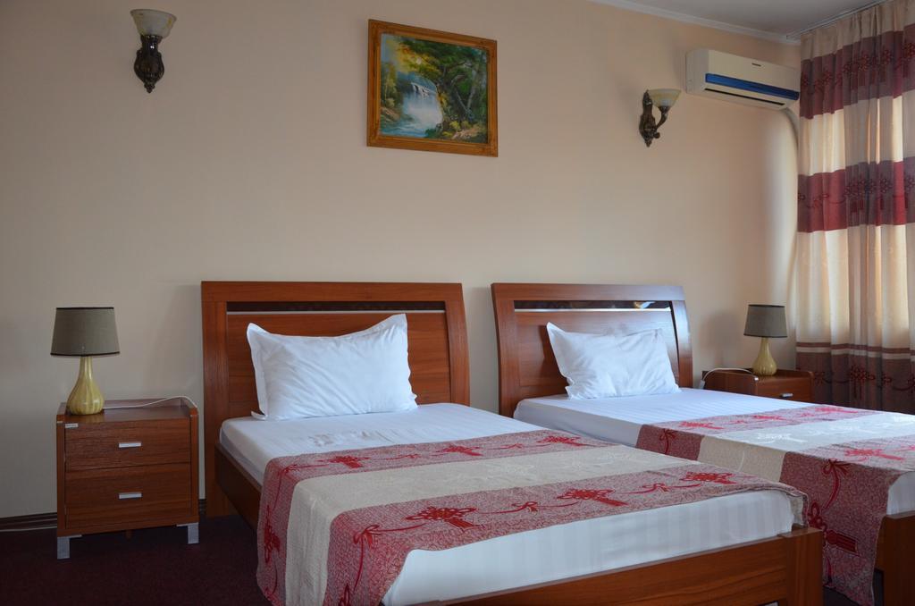Dostyk Hotel Sjymkent Exteriör bild