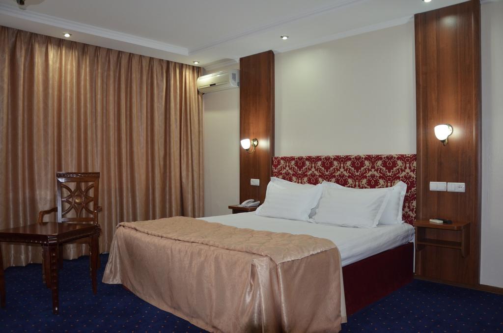 Dostyk Hotel Sjymkent Exteriör bild