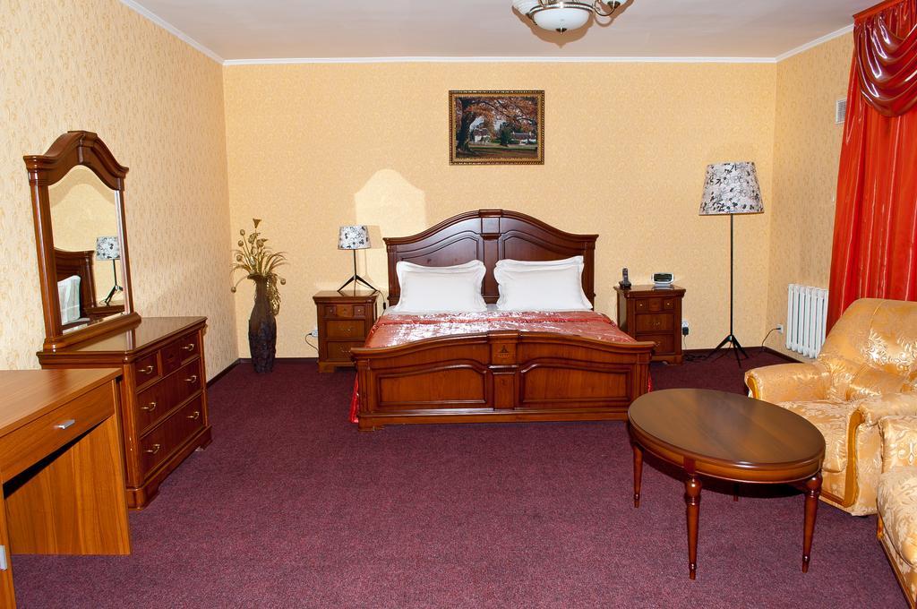 Dostyk Hotel Sjymkent Exteriör bild