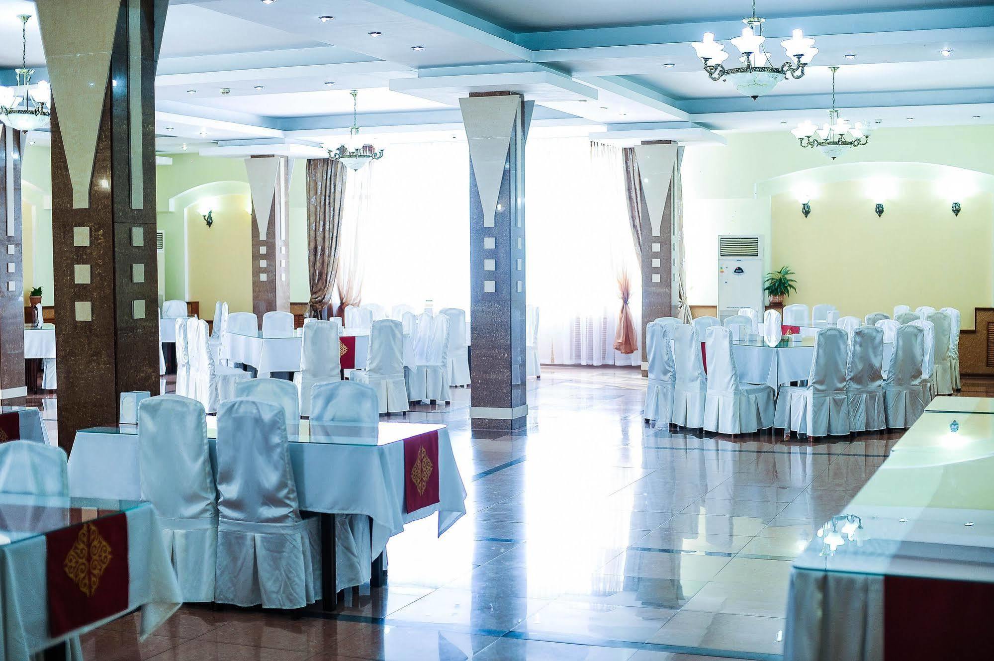 Dostyk Hotel Sjymkent Exteriör bild