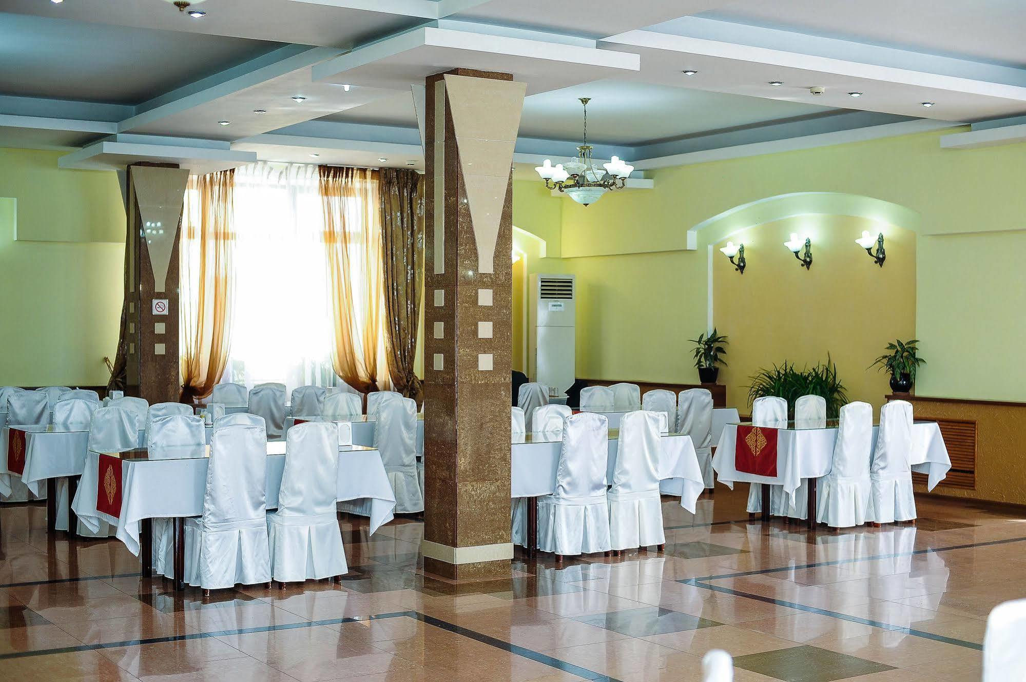Dostyk Hotel Sjymkent Exteriör bild