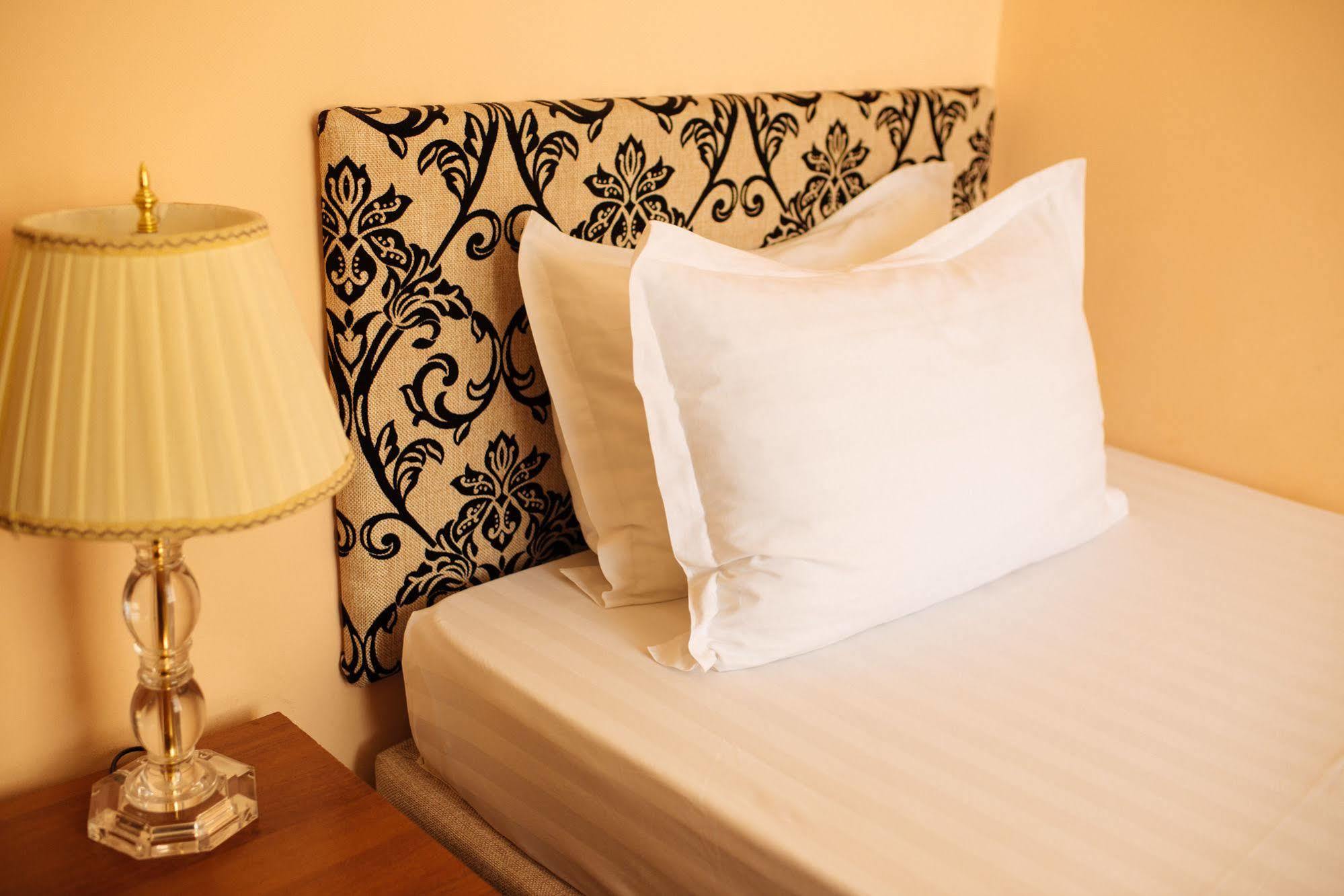 Dostyk Hotel Sjymkent Exteriör bild